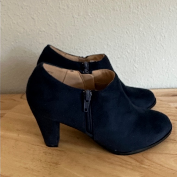 Journee Collection Womens Sanzi Kitten Heel Booties 6 navy - Picture 2 of 5